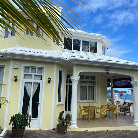Villa Bella Charming Beachfront Guesthouse Blue Bay Extérieur photo