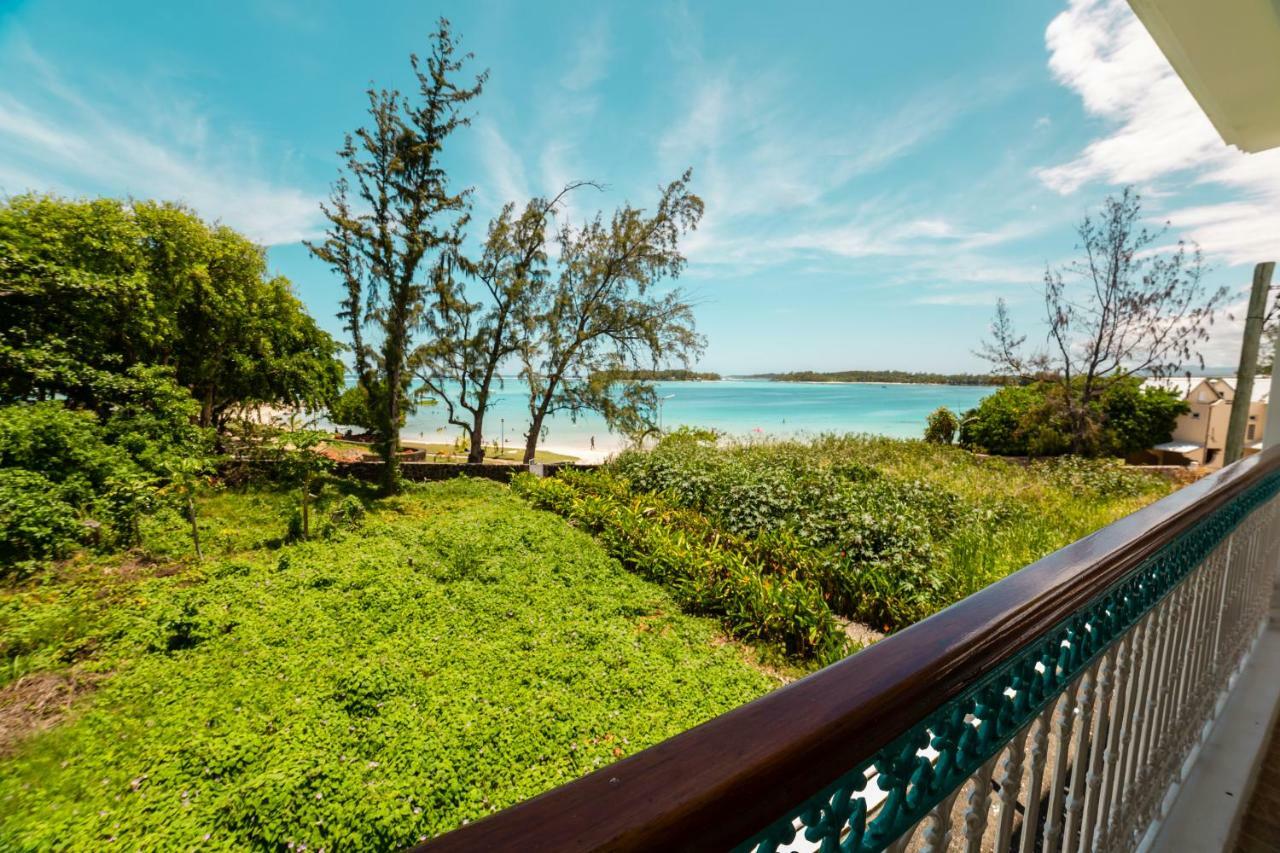 Villa Bella Charming Beachfront Guesthouse Blue Bay Extérieur photo